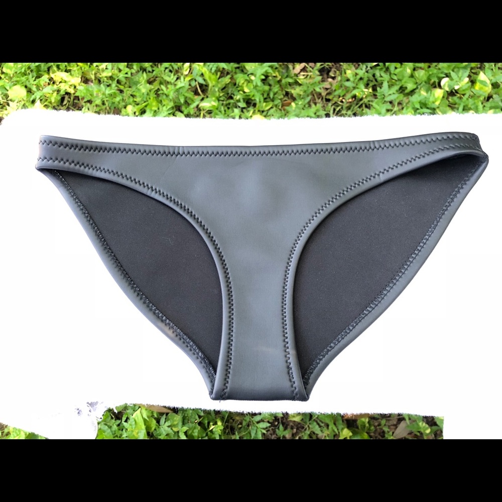 Hoaka swimwear black bottoms Size small